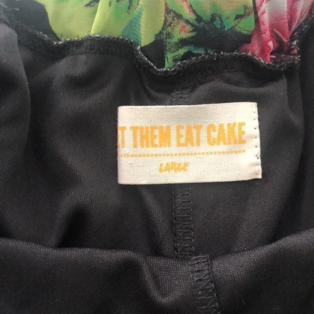 Let Them Eat Cake floral & black short skirt - Picture 4 of 9